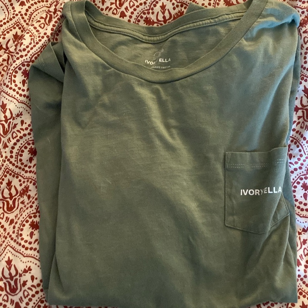 Women’s XL long sleeve Ivory and Ella tee